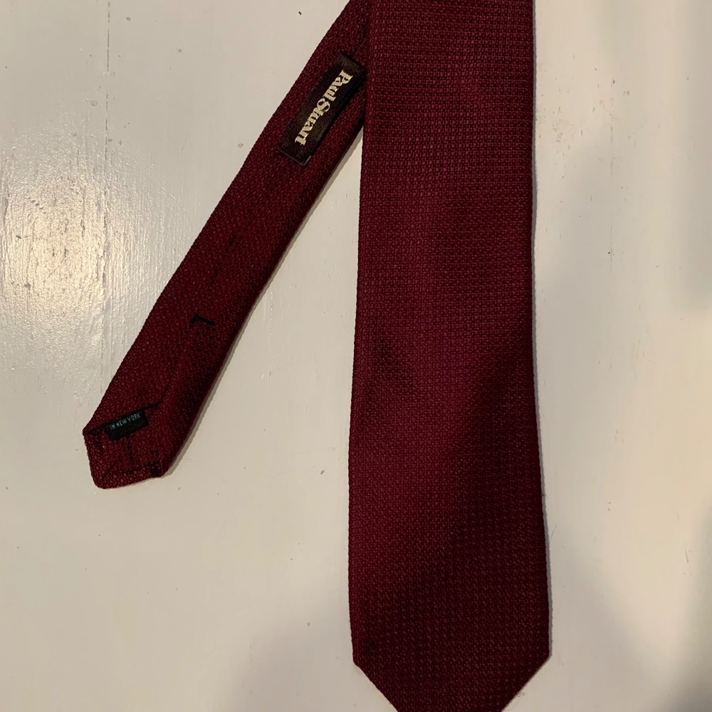 Men’s maroon tie